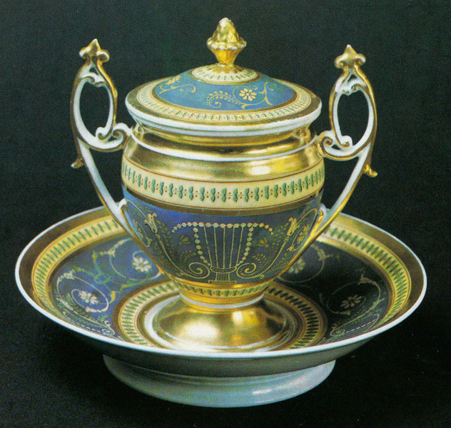 Чашка с блюдцем и крышкой. 1820-1830-е гг. 