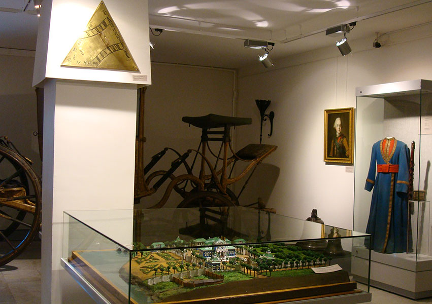 часы-Солнечные-часы-в-экспозиции-музея.jpg