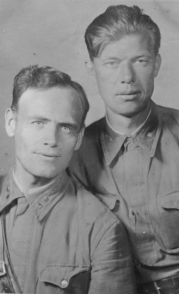 1.-И.Г.-Еремин-и-И.З.-Птицын-(справа).-Июнь-1942-г.jpg 1.-И.Г.-Еремин-и-И.З.-Птицын-(справа).-Июнь-1942-г.jpg