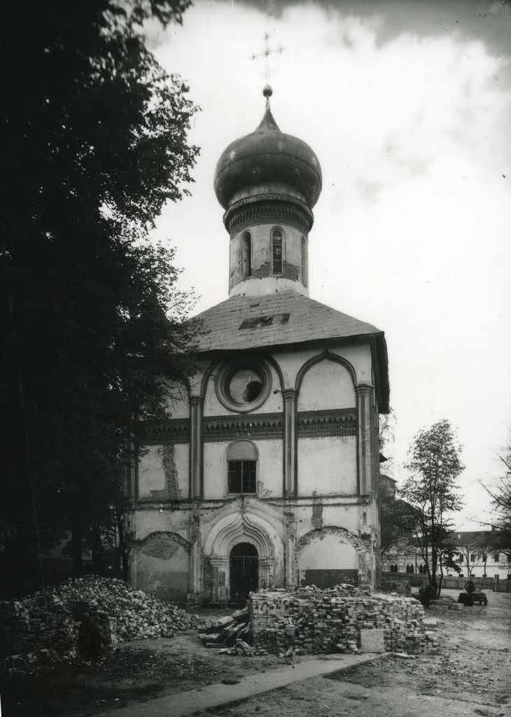 Духовская церковь после разборки приделов. 1940 г. фото с негатива СПМЗ.jpg