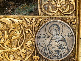 Дробница оклада иконы «Кирилл Белозерский» с изображением святой Анастасии – покровительницы царицы Анастасии Романовой.